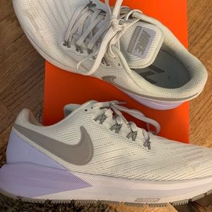Nike Zoom Structure 22